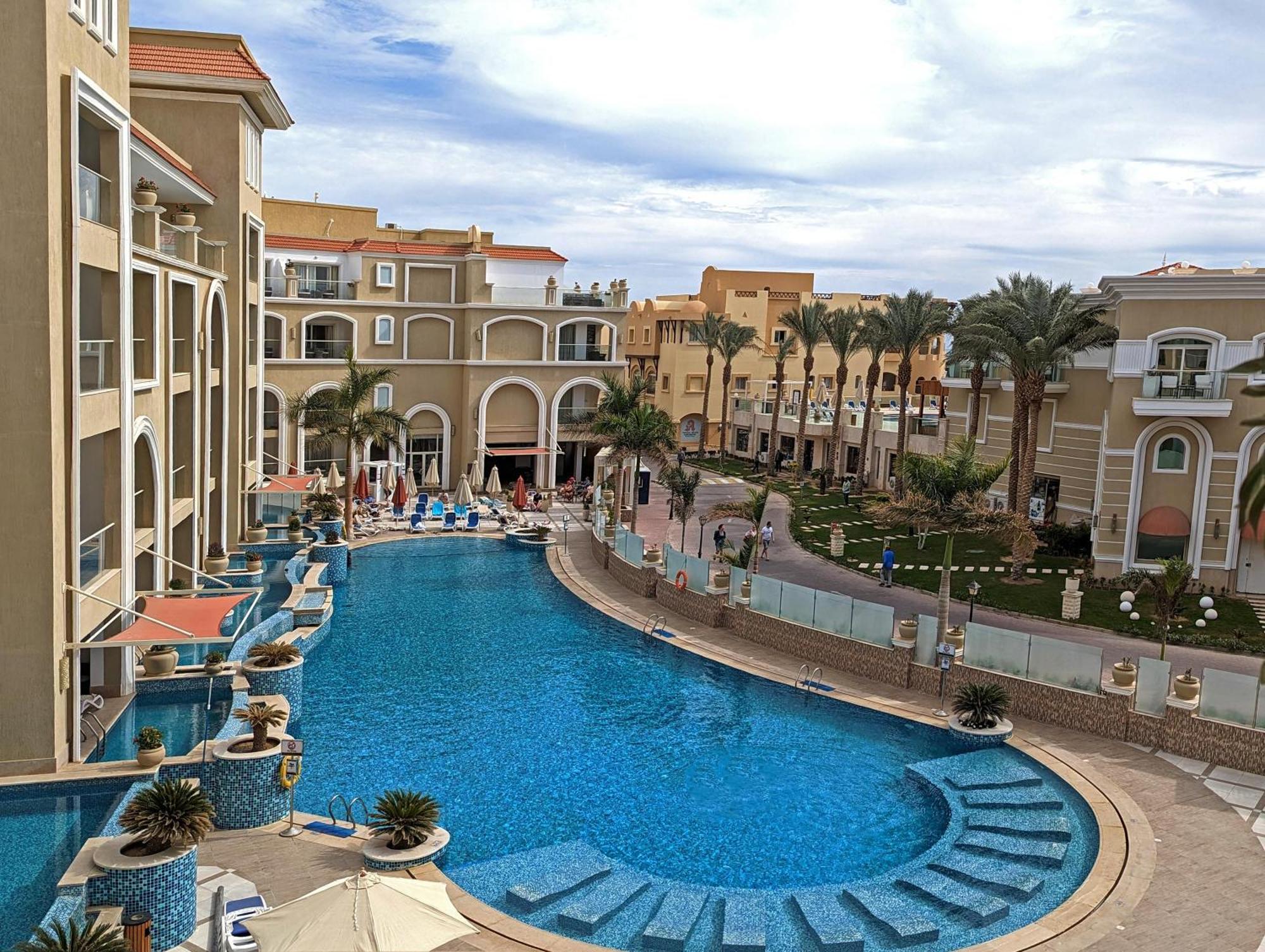 Kaisol Romance Resort Sahl Hasheesh - Adults Only Hurghada Bagian luar foto The swimming pool at the hotel