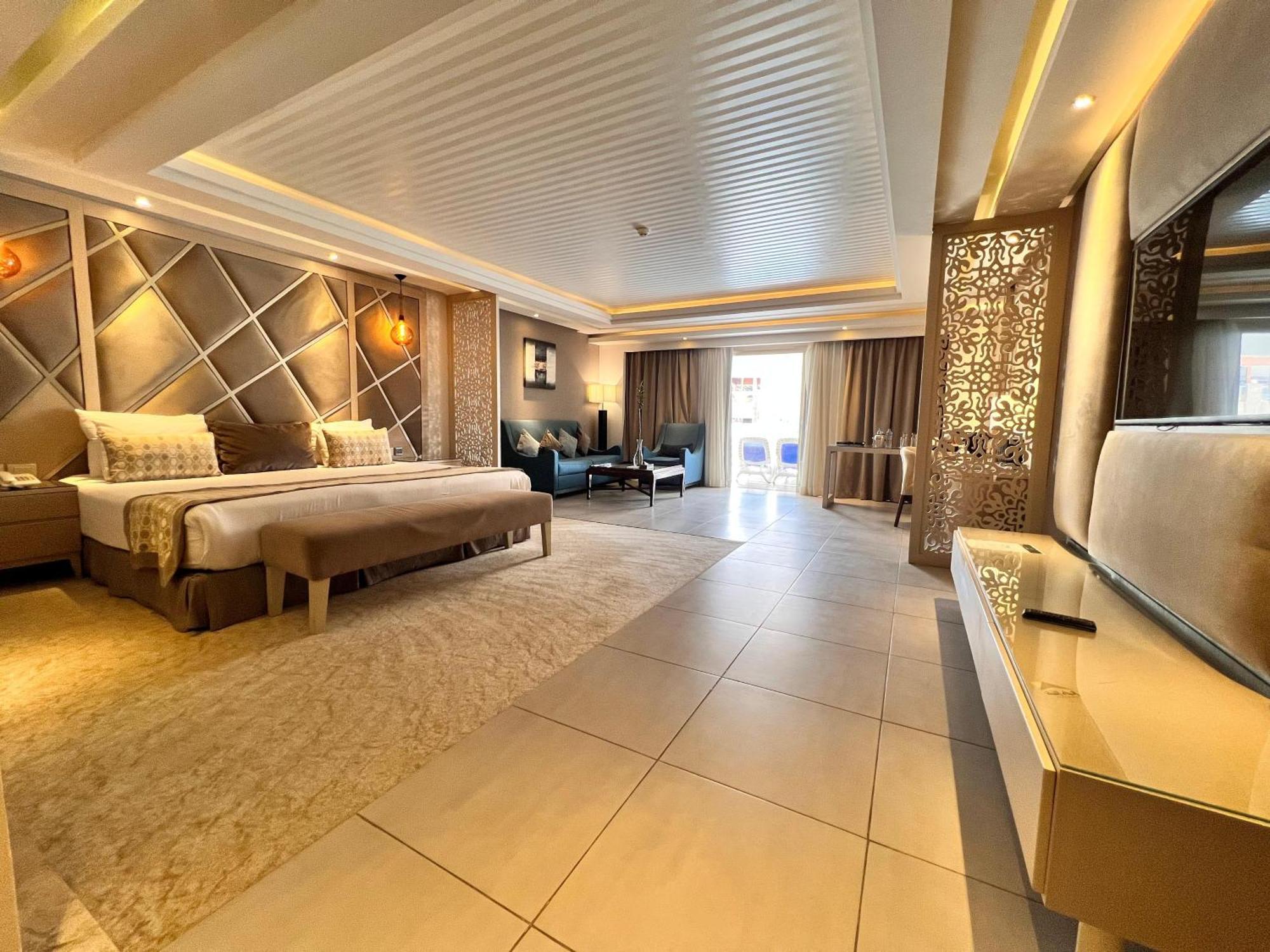 Kaisol Romance Resort Sahl Hasheesh - Adults Only Hurghada Bagian luar foto Suite at the Hilton Alexandria