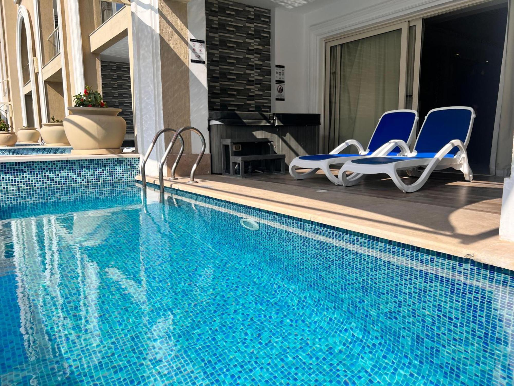 Kaisol Romance Resort Sahl Hasheesh - Adults Only Hurghada Bagian luar foto A private pool at a hotel