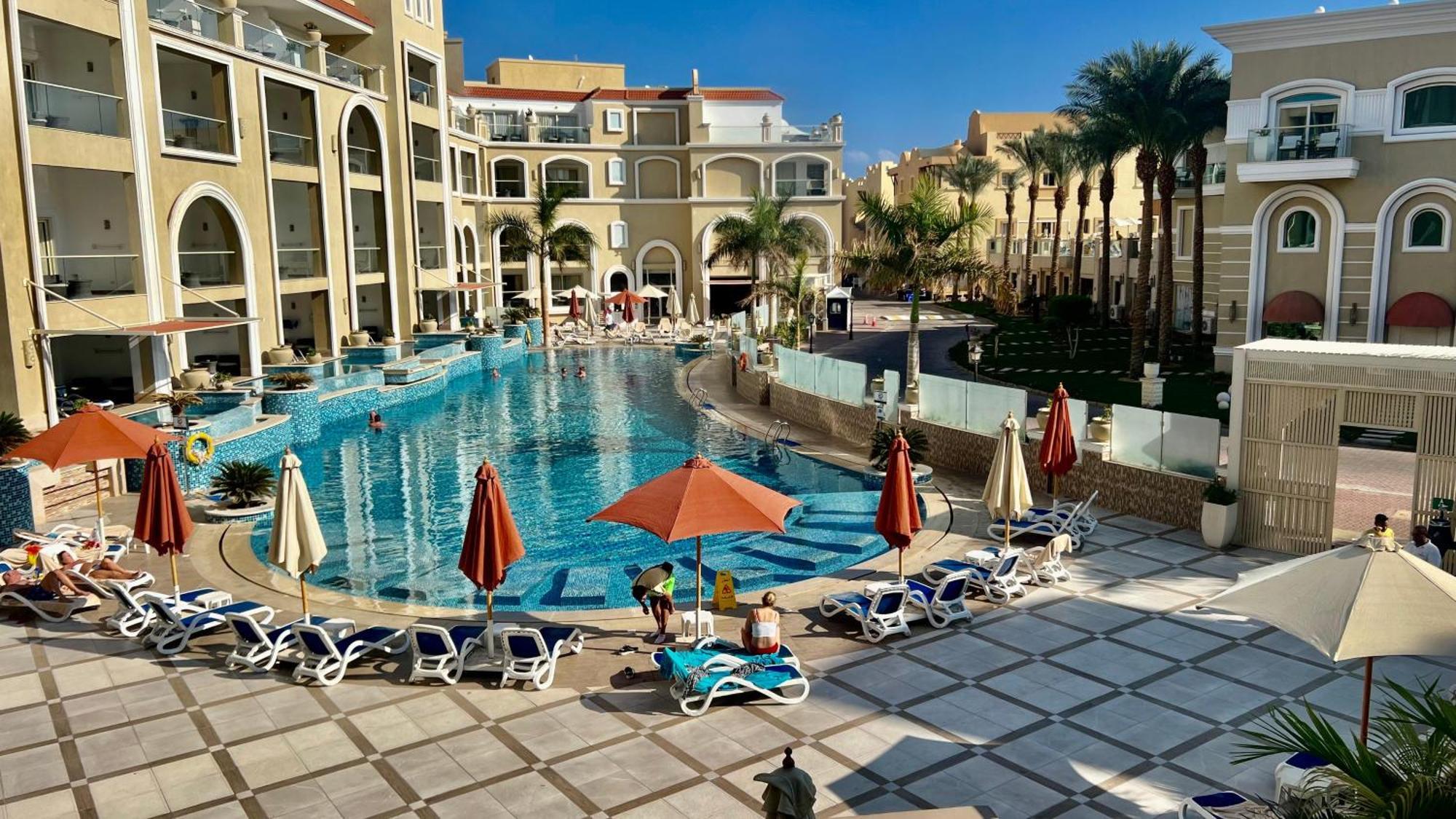 Kaisol Romance Resort Sahl Hasheesh - Adults Only Hurghada Bagian luar foto The pool at the Royal Beach Palace